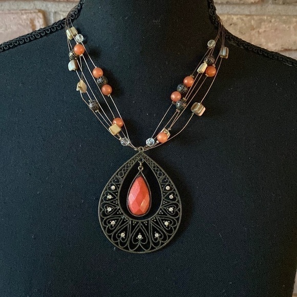 Jewelry - Necklace EUC